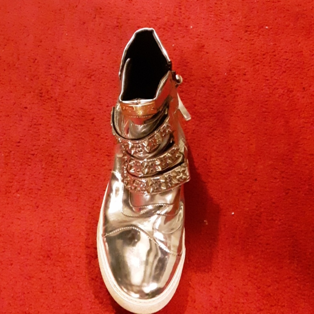 Robin Jean's sneakers